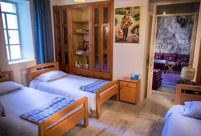 El Achkar Guesthouse ベイト・エッディーン エクステリア 写真